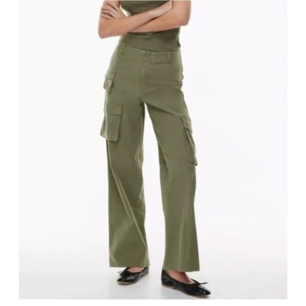 Aritzia TNA Olive Green Picture Cargo Pants
Wide Leg Women's Size 4